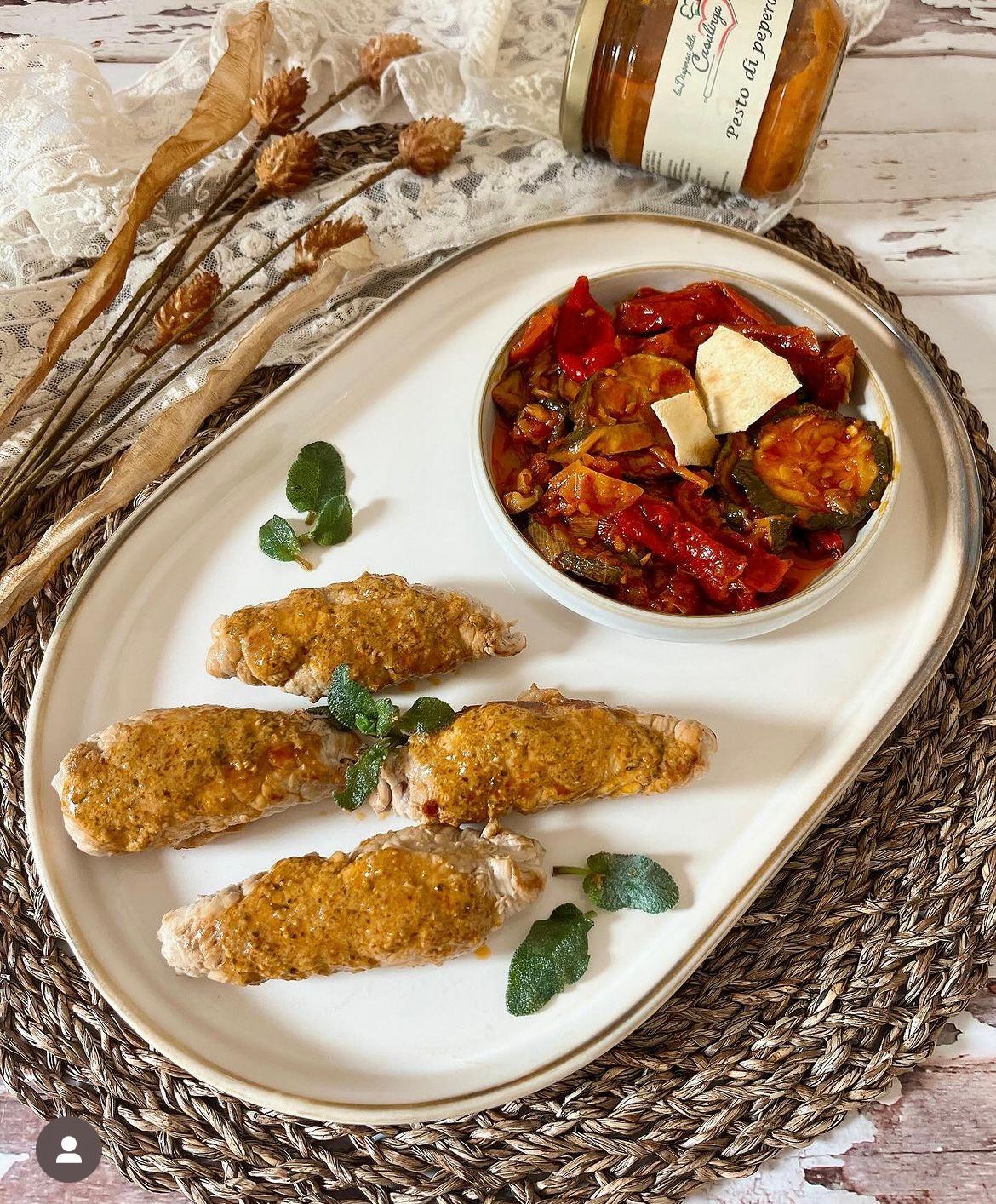 Involtini ai peperoni con caponata salentina