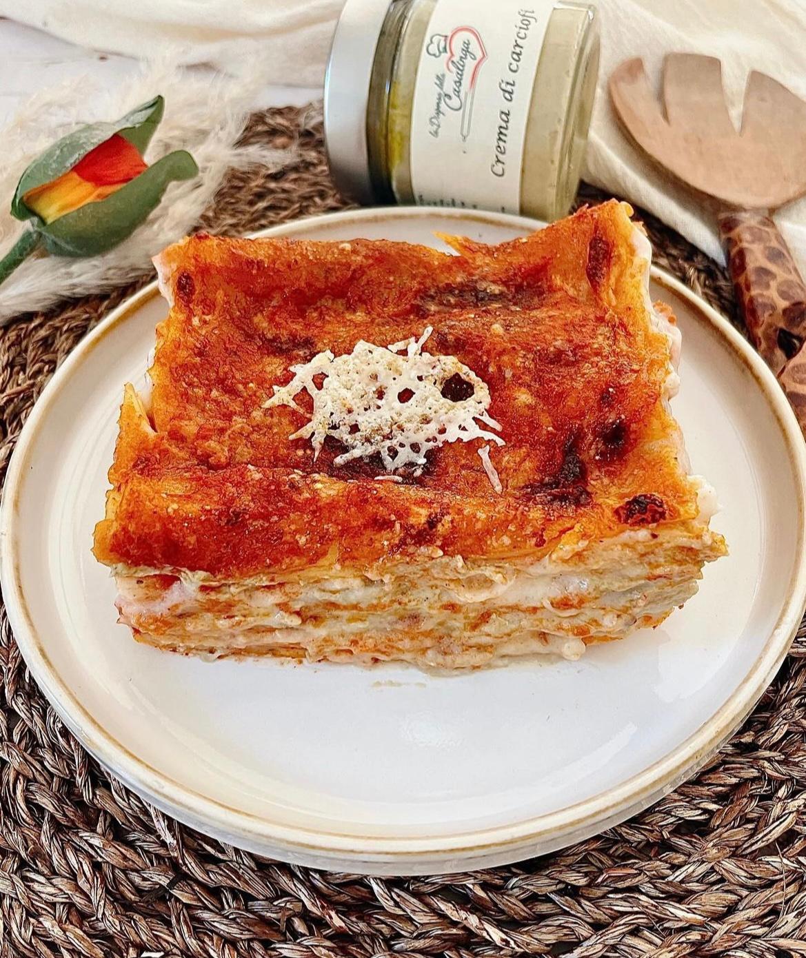 Lasagna al sugo di rucola con crema di carciofi