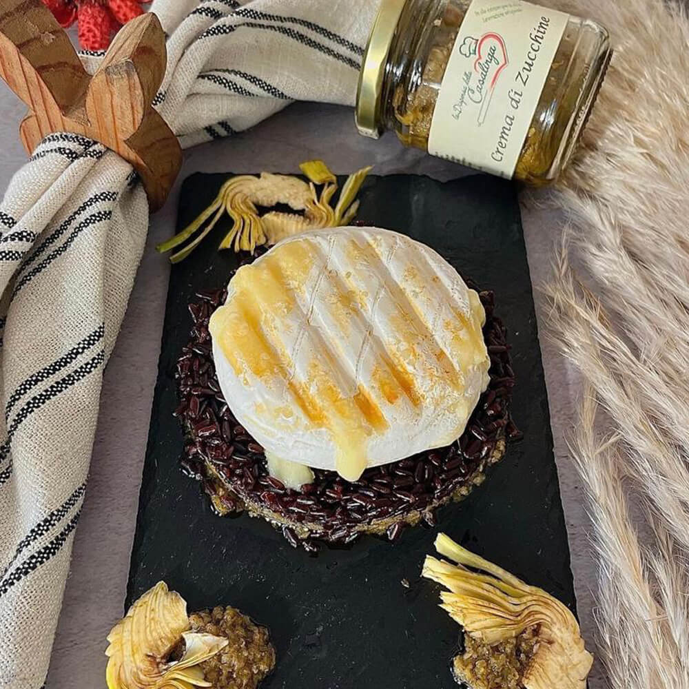 Riso Nero all’Aceto Balsamico allo zenzero con tomino grigliato e crema di zucchine